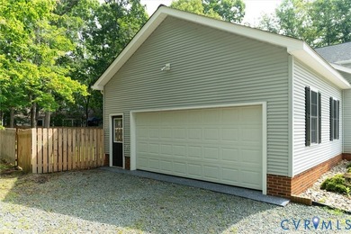 Don't miss this beautifully maintained home in Lake Monticello! - photo 4
