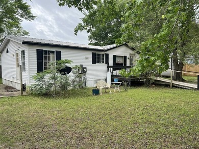 A Fixer Upper with lots of Potiential!! An ideal situation for - photo 3