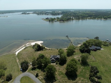 Stunning brick home built on 2 waterfront lots, in a premier - photo 4