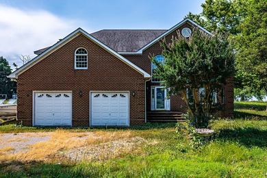 Stunning brick home built on 2 waterfront lots, in a premier - photo 5