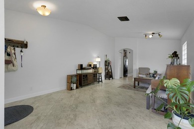 Welcome home! This move-in ready 3-bedroom, 2-bathroom - photo 15