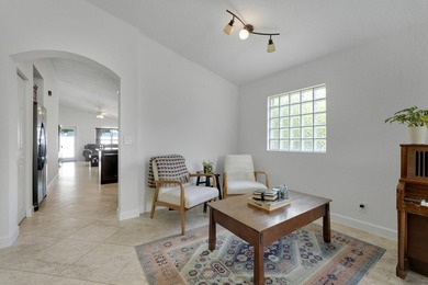Welcome home! This move-in ready 3-bedroom, 2-bathroom - photo 16