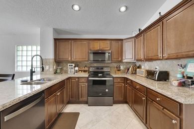 Welcome home! This move-in ready 3-bedroom, 2-bathroom - photo 17
