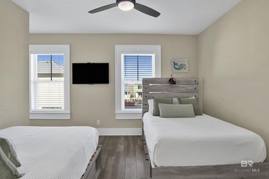 Beautifully decorated 3bed/4bath coastal home with views of the - photo 25