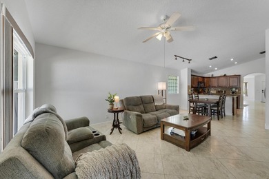 Welcome home! This move-in ready 3-bedroom, 2-bathroom - photo 25