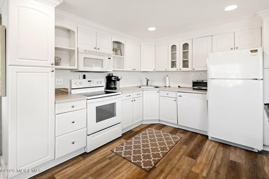 Mixed-use property on the Boulevard offering both commercial and - photo 33