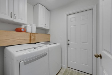 Welcome home! This move-in ready 3-bedroom, 2-bathroom - photo 33