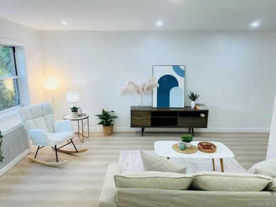 Welcome to this beautifully townhouse located in the heart of - photo 2