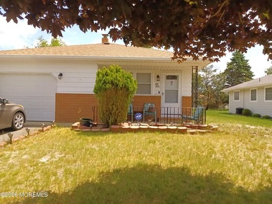 Welcome Home to your beautifully maintained Yellowstone model in - photo 4