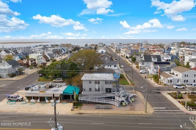 Mixed-use property on the Boulevard offering both commercial and - photo 45