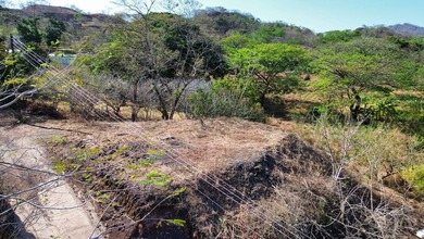 This 417 m2 flat lot is located in Huacas, approximately 20 - photo 6