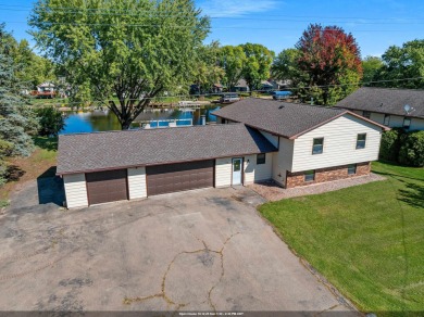 Lake Home For Sale in Winneconne, Wisconsin