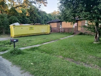 Bring this Solid Brick Ranch back to life - photo 2