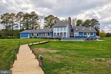 Welcome to the pinnacle of waterfront living in Cove Creek - photo 2