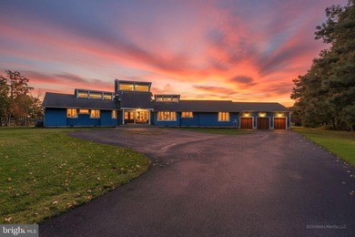 Welcome to the pinnacle of waterfront living in Cove Creek - photo 3