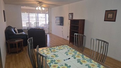 Beautiful Spacious, 1 bedroom, 1.5 bath unit with a large - photo 11