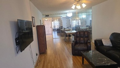 Beautiful Spacious, 1 bedroom, 1.5 bath unit with a large - photo 17