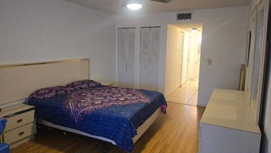 Beautiful Spacious, 1 bedroom, 1.5 bath unit with a large - photo 23