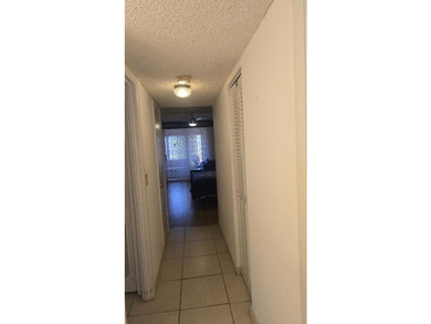 Beautiful Spacious, 1 bedroom, 1.5 bath unit with a large - photo 24