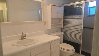 Beautiful Spacious, 1 bedroom, 1.5 bath unit with a large - photo 25