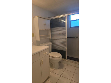 Beautiful Spacious, 1 bedroom, 1.5 bath unit with a large - photo 26