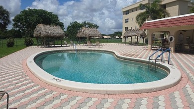 Beautiful Spacious, 1 bedroom, 1.5 bath unit with a large - photo 32