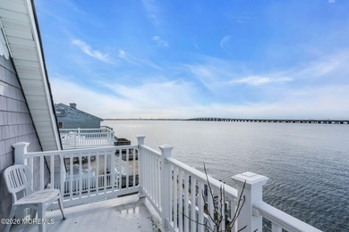 Wake up to refreshing bay breezes, and unwind with stunning - photo 48