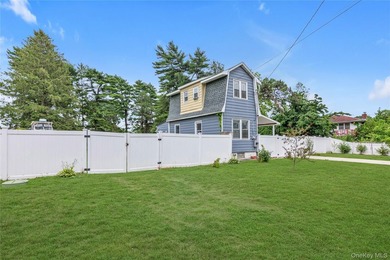 Two-bedroom Colonial on an oversized lot in Suffolk County - photo 1