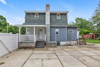 Two-bedroom Colonial on an oversized lot in Suffolk County - photo 3