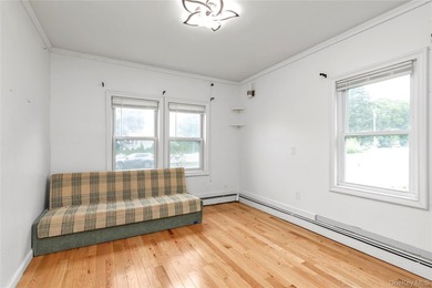 Two-bedroom Colonial on an oversized lot in Suffolk County - photo 4