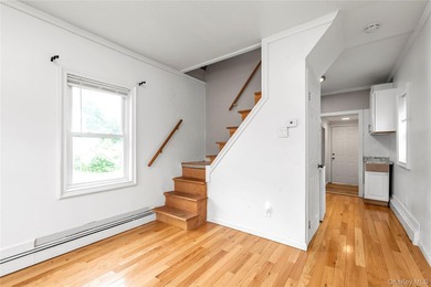 Two-bedroom Colonial on an oversized lot in Suffolk County - photo 5