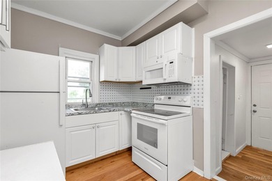 Two-bedroom Colonial on an oversized lot in Suffolk County - photo 6
