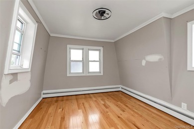 Two-bedroom Colonial on an oversized lot in Suffolk County - photo 7