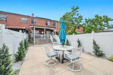 Welcome to 529 Powell Street, a place you'll be proud to call - photo 4