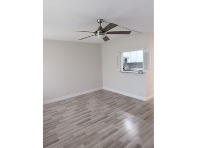 Fully remodeled unit on a quite tree lined street! Gated - photo 4