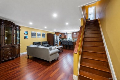 Welcome to 529 Powell Street, a place you'll be proud to call - photo 7