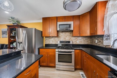 Welcome to 529 Powell Street, a place you'll be proud to call - photo 10