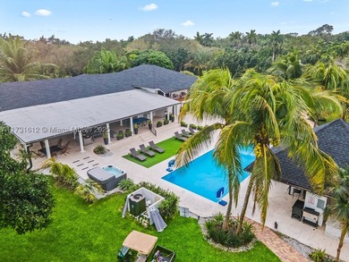 This spectacular house of almost 5 acres offers an experience - photo 12