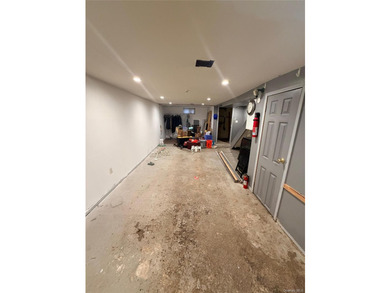 2 Bedrooms 1.5 bathrooms Spacious sunny & bright Beautiful And - photo 14