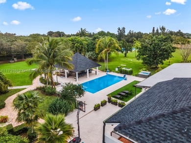 This spectacular house of almost 5 acres offers an experience - photo 15