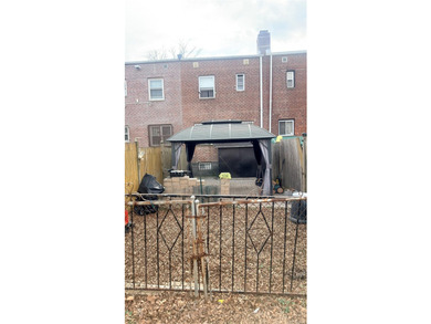 2 Bedrooms 1.5 bathrooms Spacious sunny & bright Beautiful And - photo 15