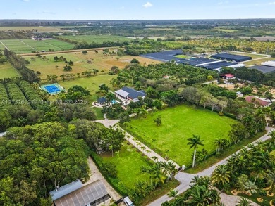 This spectacular house of almost 5 acres offers an experience - photo 19