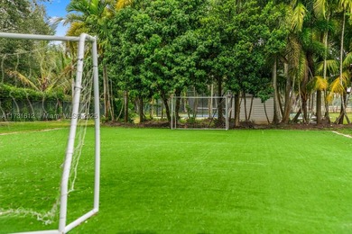 This spectacular house of almost 5 acres offers an experience - photo 21