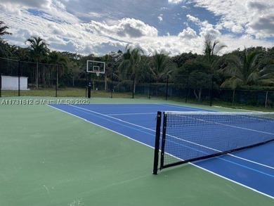 This spectacular house of almost 5 acres offers an experience - photo 23