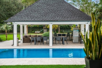 This spectacular house of almost 5 acres offers an experience - photo 30