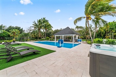 This spectacular house of almost 5 acres offers an experience - photo 32