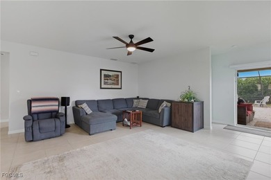 Welcome to Cape Coral's dream home! This beautifully maintained - photo 3