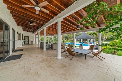 This spectacular house of almost 5 acres offers an experience - photo 34