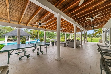 This spectacular house of almost 5 acres offers an experience - photo 35