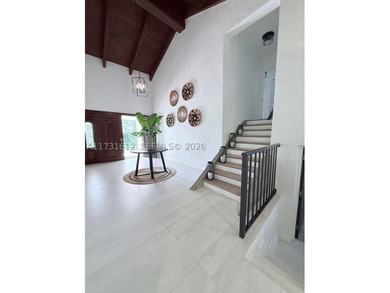 This spectacular house of almost 5 acres offers an experience - photo 36